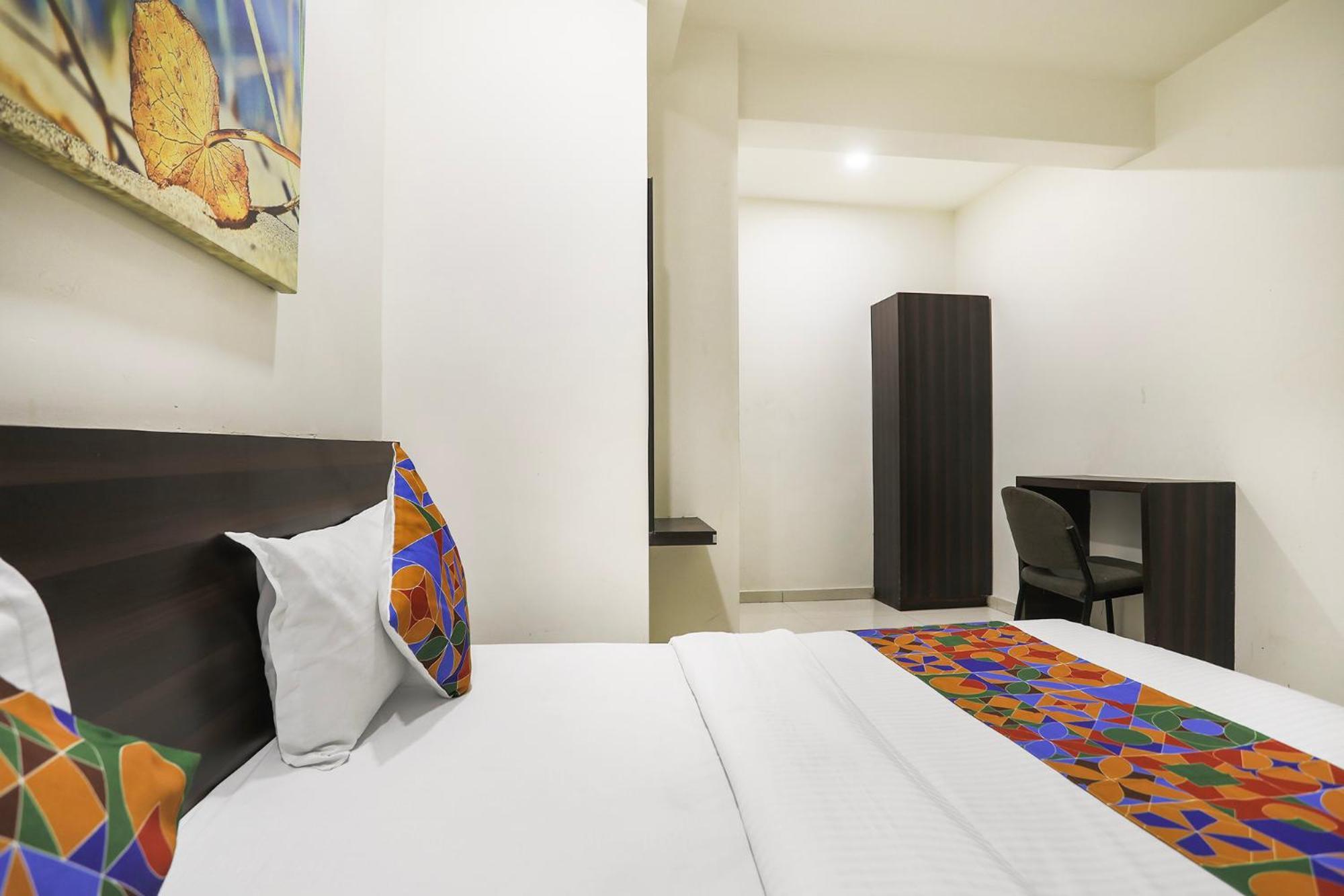 Fabhotel Sk Rajkot Eksteriør bilde