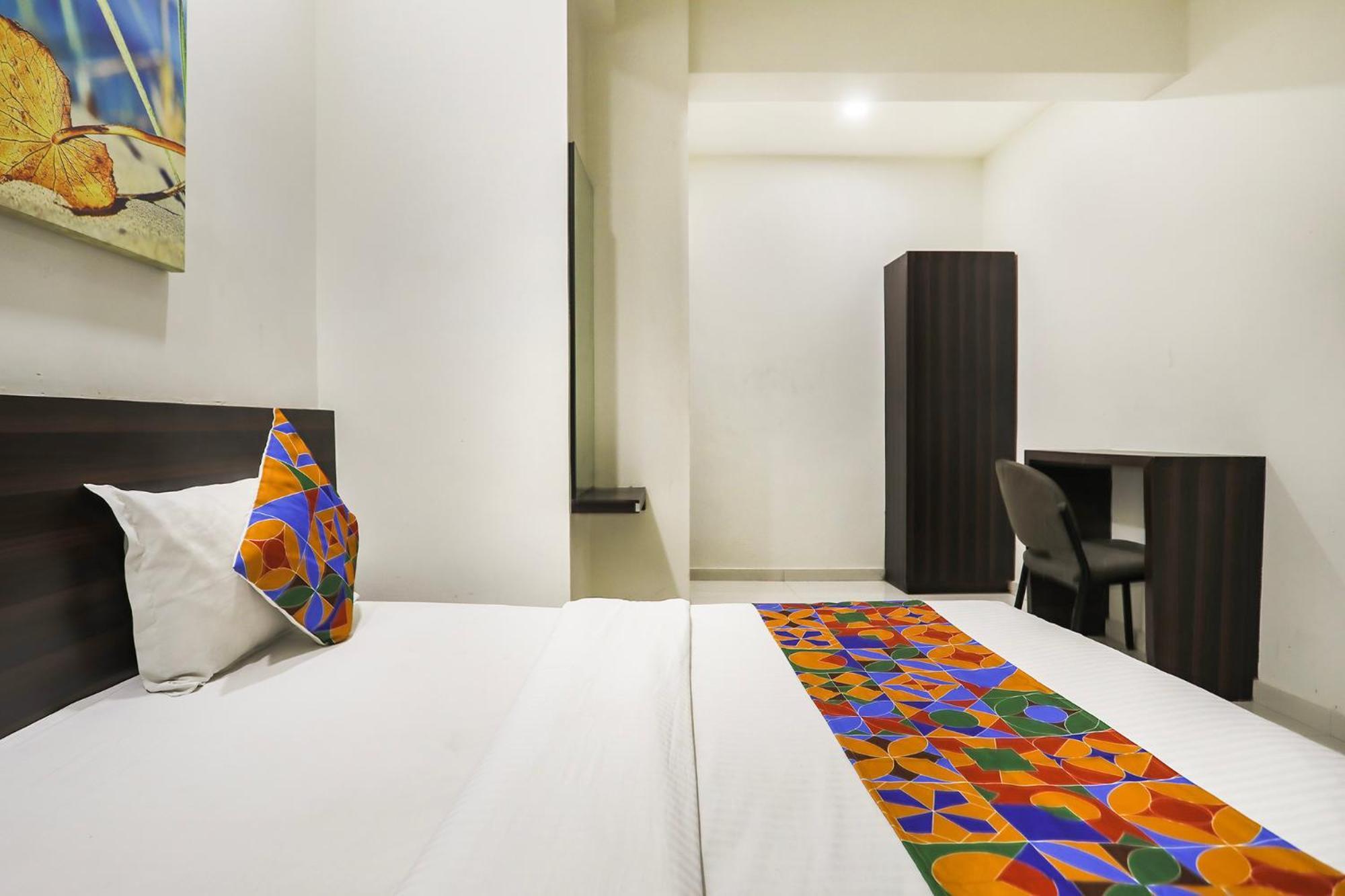 Fabhotel Sk Rajkot Eksteriør bilde
