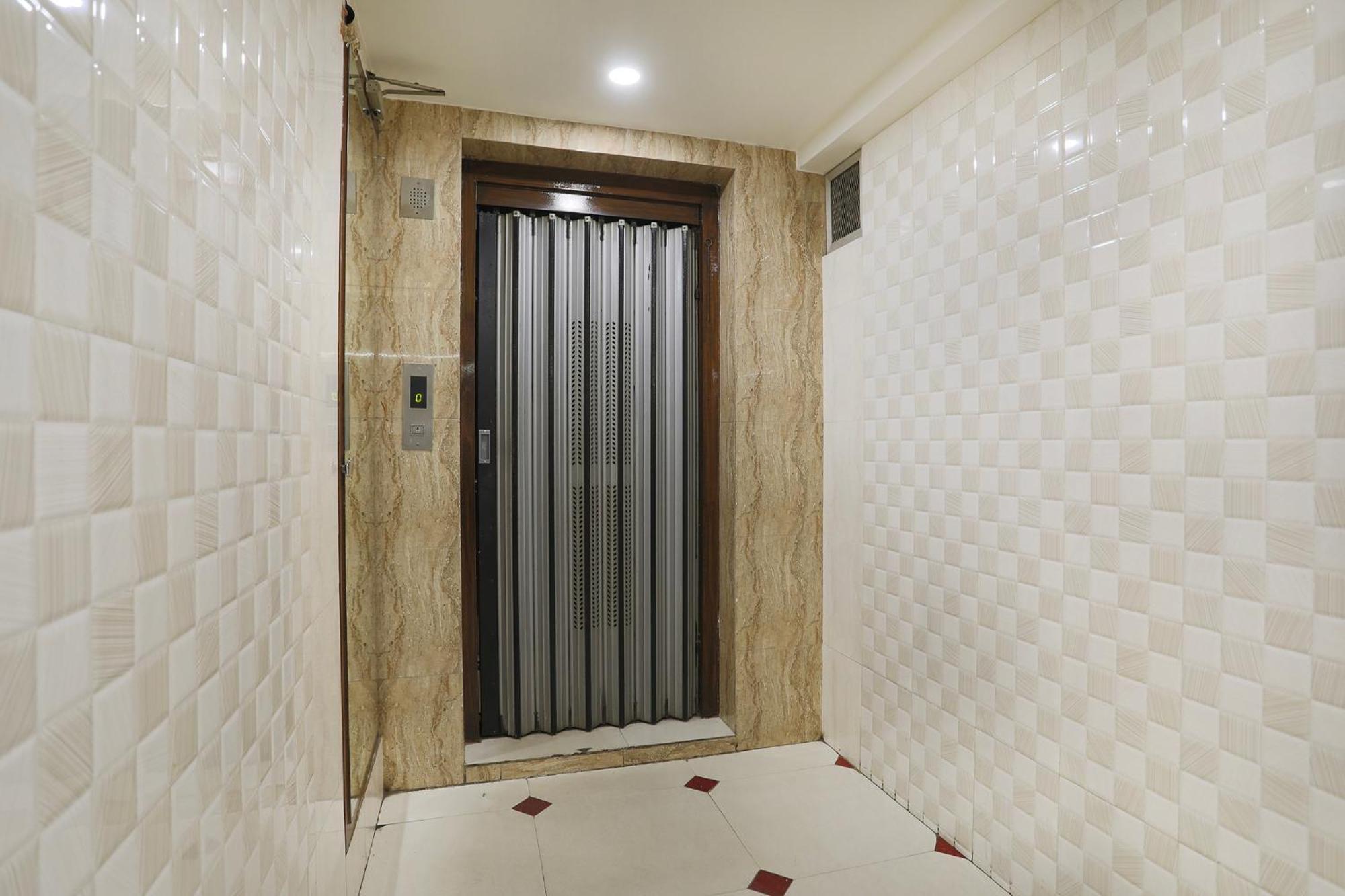 Fabhotel Sk Rajkot Eksteriør bilde