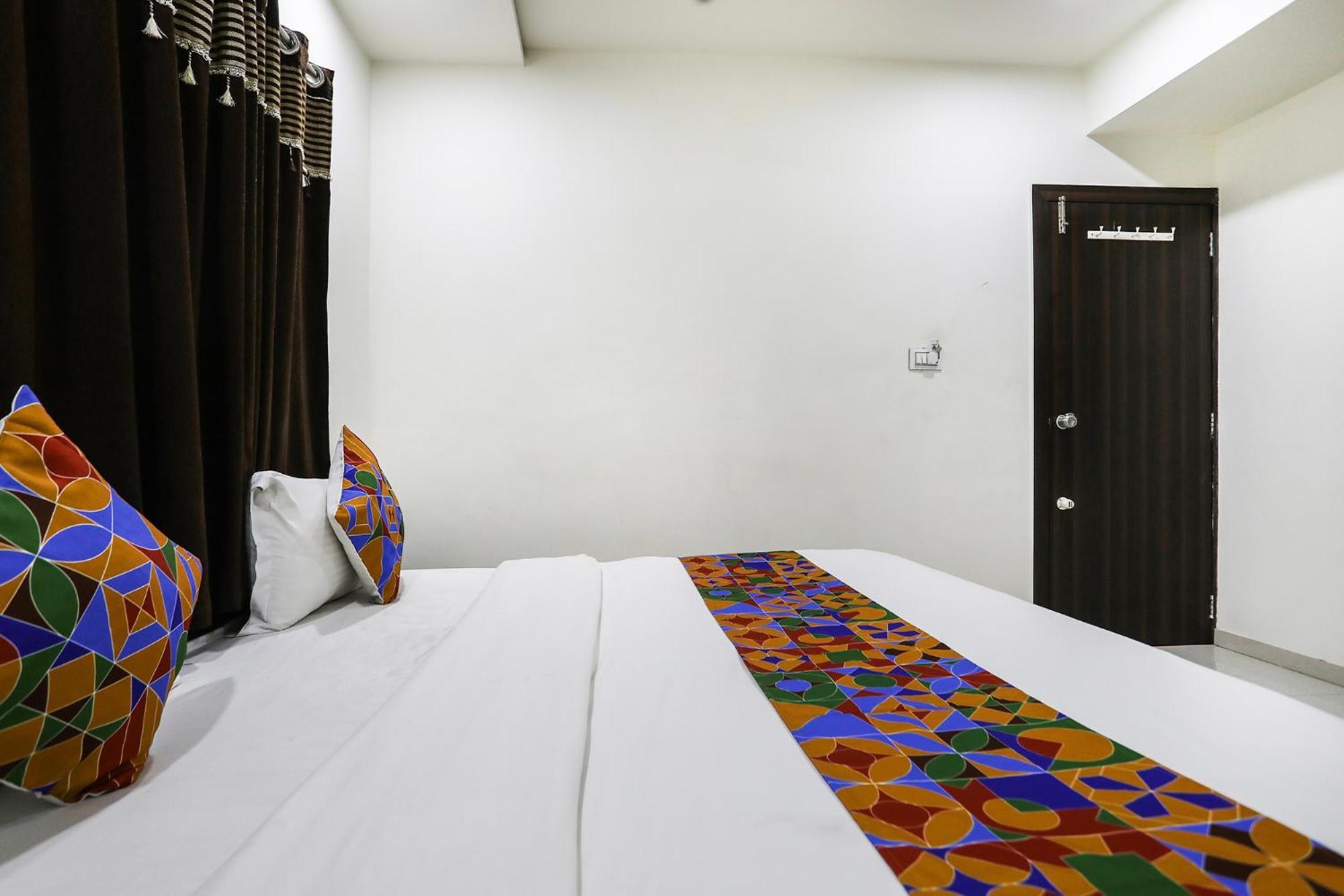 Fabhotel Sk Rajkot Eksteriør bilde